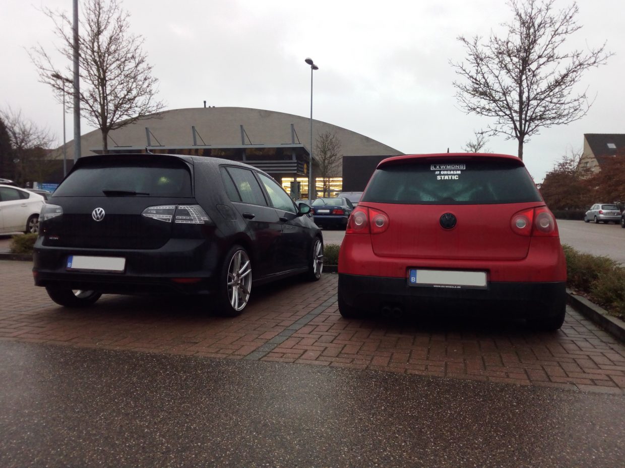 2 Volkswagen Golf